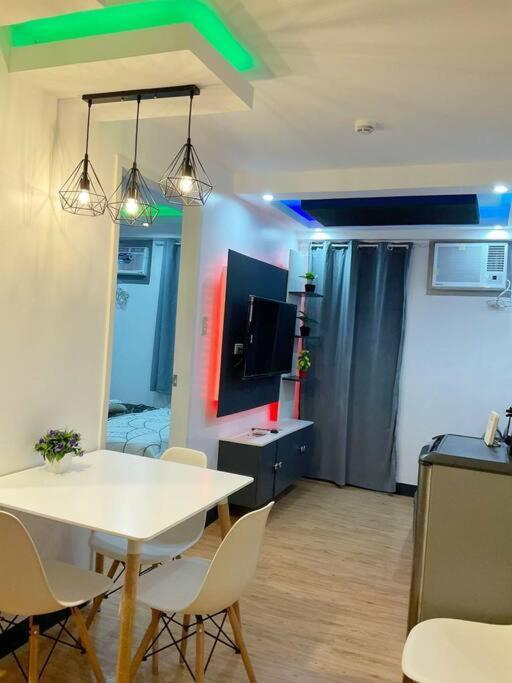 Ar02 1Bedroom Condo Unit With Free Pool, Hbo, Netflix & Wifi Davao Exterior photo
